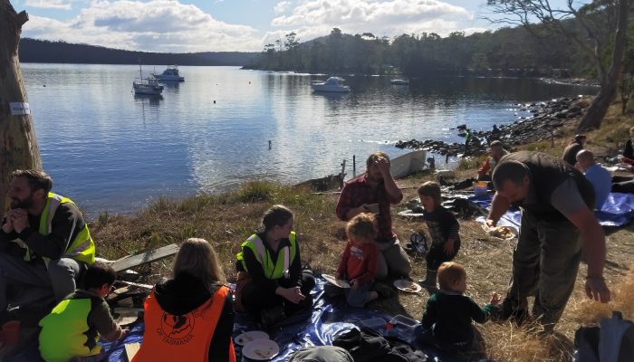 20190513_HuonClean-up_AF_people eating lunch (24)